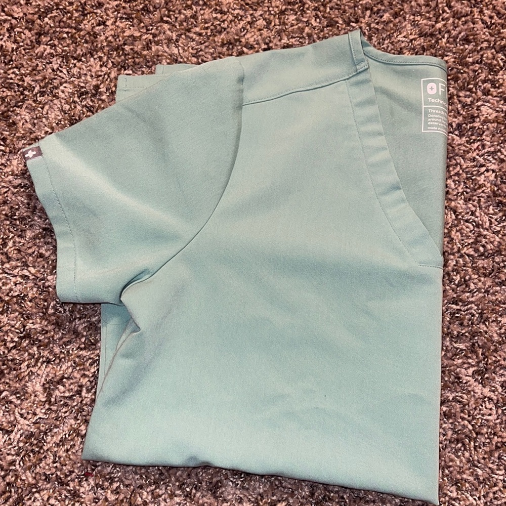 Women's Jade Casma™ - Three-Pocket Scrub Top